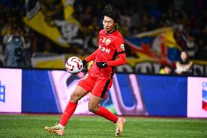 mk体育-初生牛犊！李新翔成为中超联赛2005年龄段首位进球球员