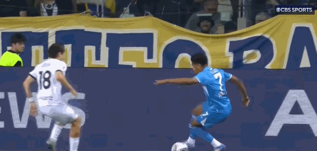 1747605165629060987.gif 点球.gif