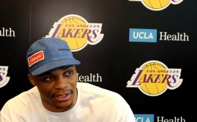 mk-韦少：我从来没有挑战教练 我一直都非常愿意牺牲